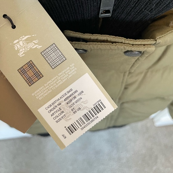Burberry London Gender Neutral (6Y) Kids Down Puffer Jacket - 100% authentic. - Picture 3 of 11